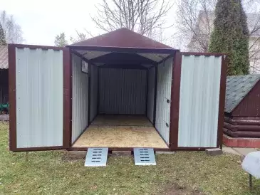 Хозблок для мини трактора в шоколадном цвете в дер. Острово, Орехово-Зуевский р-н, МО